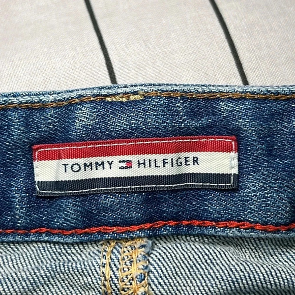Tommy Hilfiger Slightly Distressed Jean  Mini. Denim Skirt. Size 4 - Picture 7 of 8